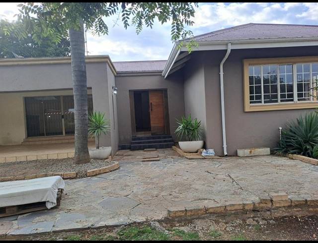 3 BEDROOM PROPERTY TO RENT IN ROOSEVELT PARK